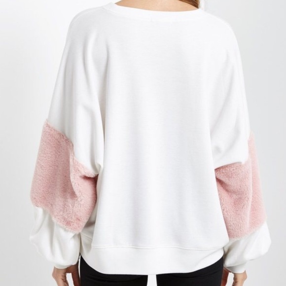 White Long Sleeve Sweatshirt Top Faux Fur Contrast - Picture 3 of 7